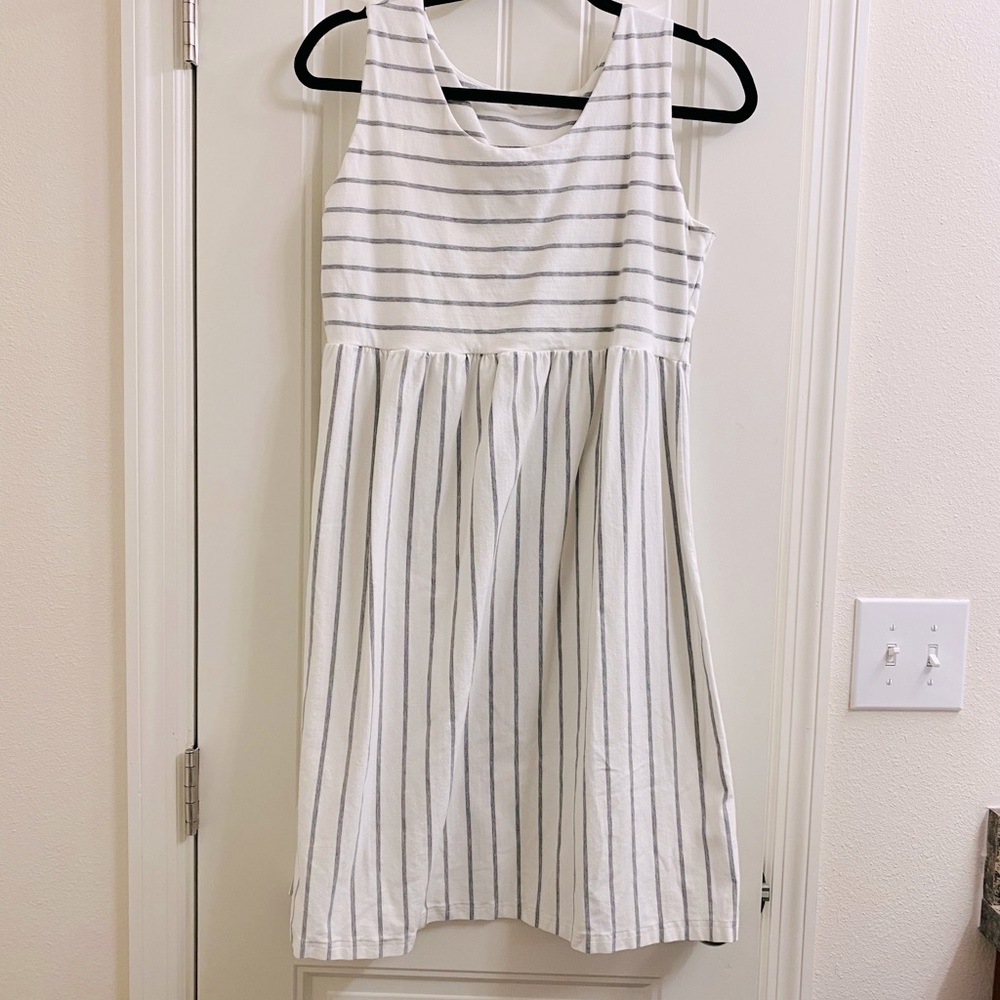 White maternity dress